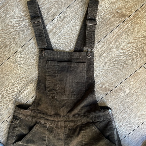 Sky and Sparrow Olive Corduroy Overalls - Picture 3 of 14